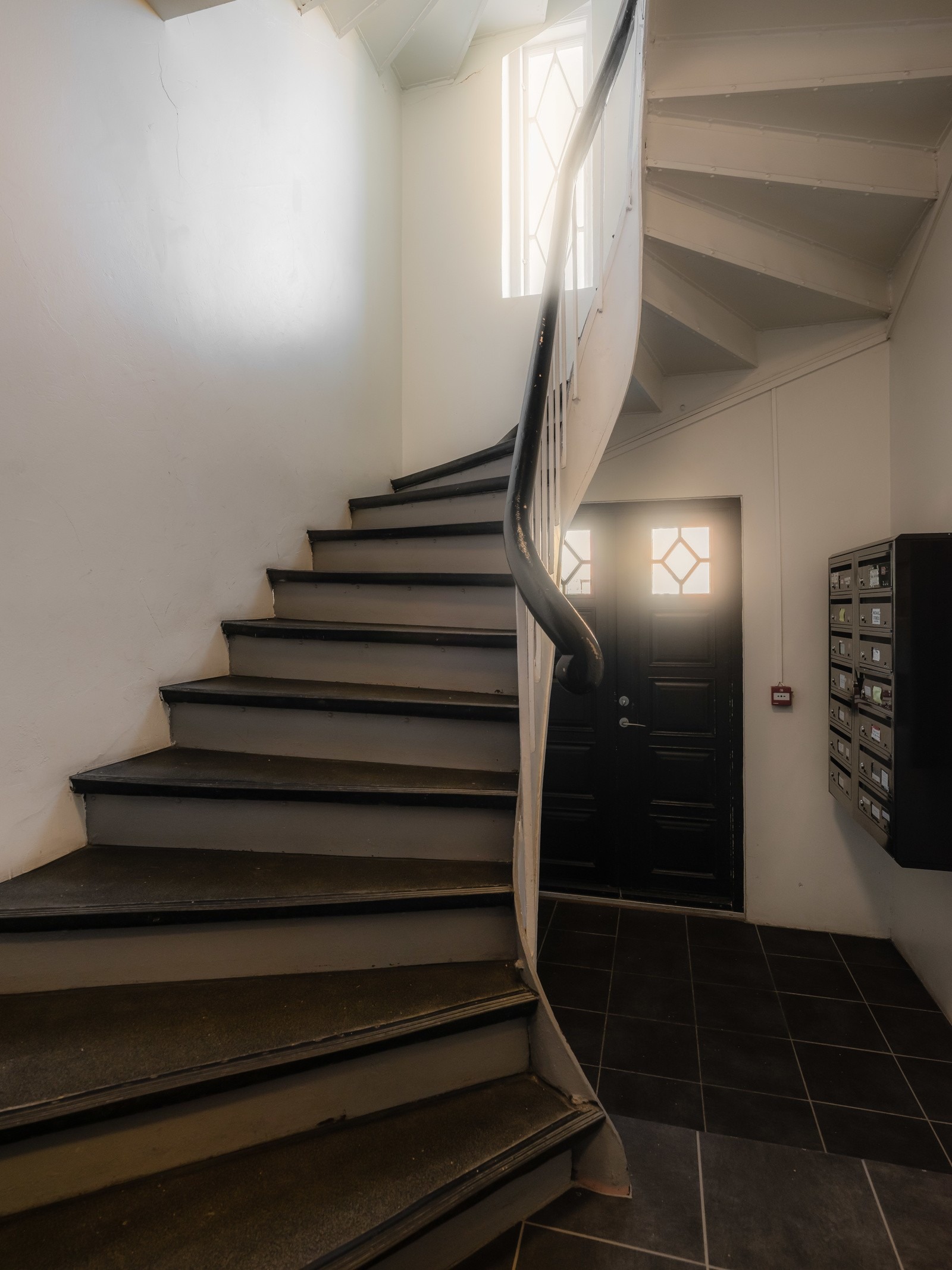 Gang ved bygningens inngangsdør